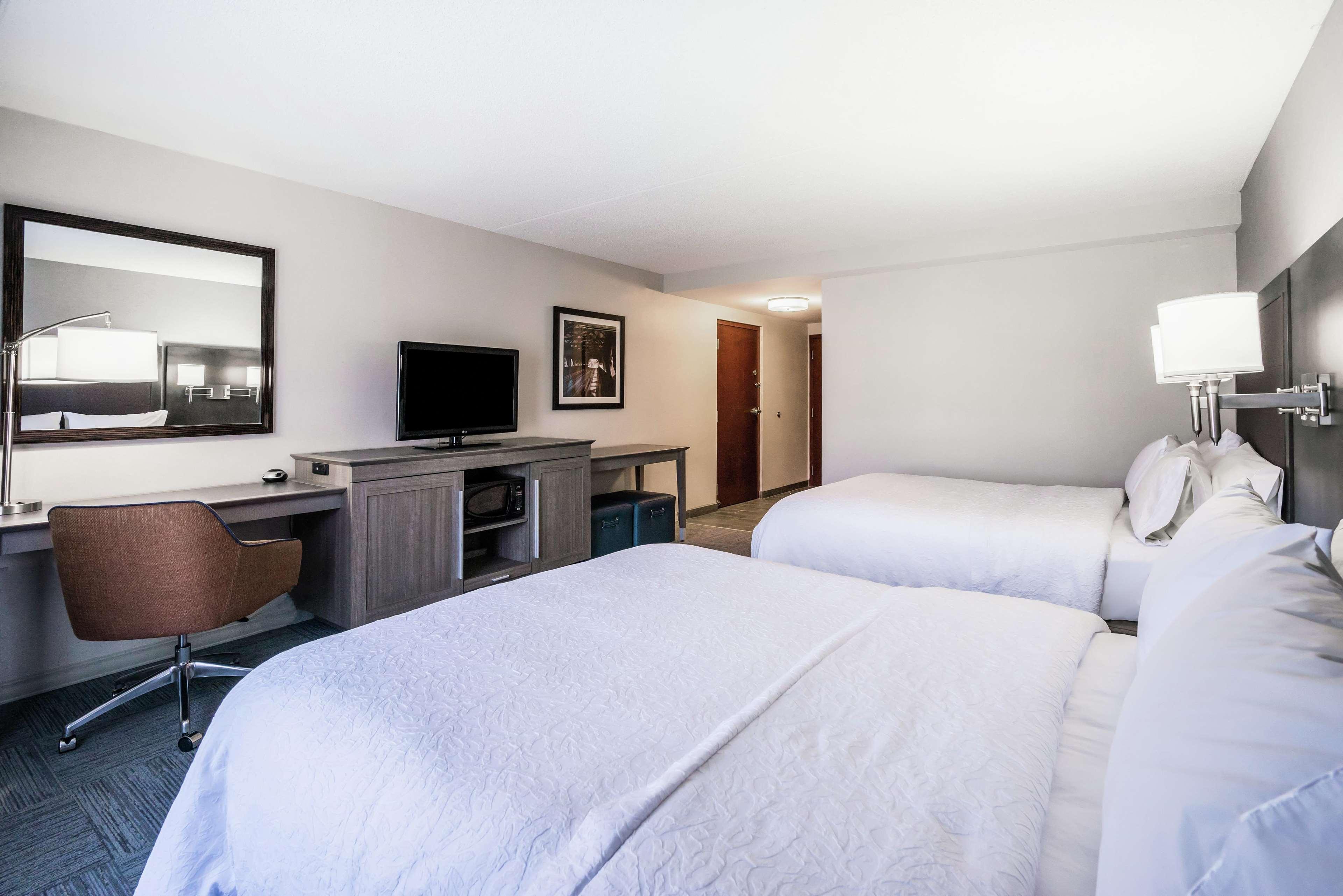 Hampton Inn Clifton Park Exterior photo