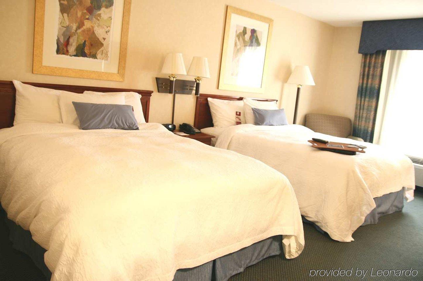 Hampton Inn Clifton Park Room photo